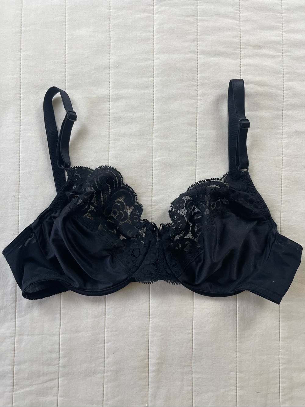 Vintage Vanity Fair Black Lace Nylon Underwire Bra with Adjustable Straps 34C